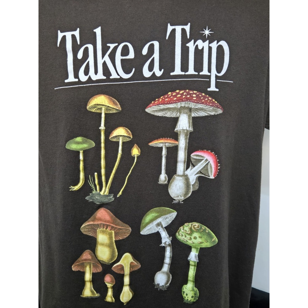 Descendants Take A Trip Mushroom Graphic T-Shirt Brown Men's Medium Psychedelic - Picture 6 of 6